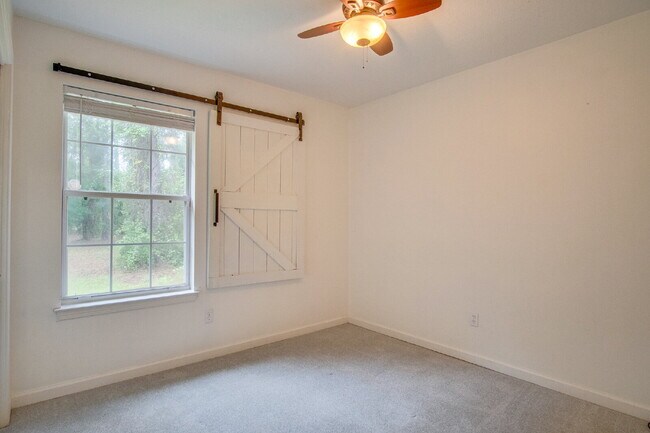 Building Photo - Navarre 3BR/2BA Home Near Beaches & Hurlburt Field with Updated Kitchen, Split Floor Plan & Spaci...