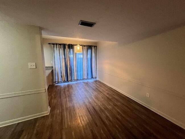 Building Photo - 214 Westwood Dr