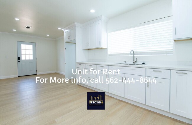Building Photo - House - 2 Bedrooms / 2 Baths / Commerce