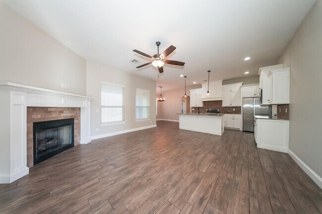 Building Photo - 207 Casey Ln