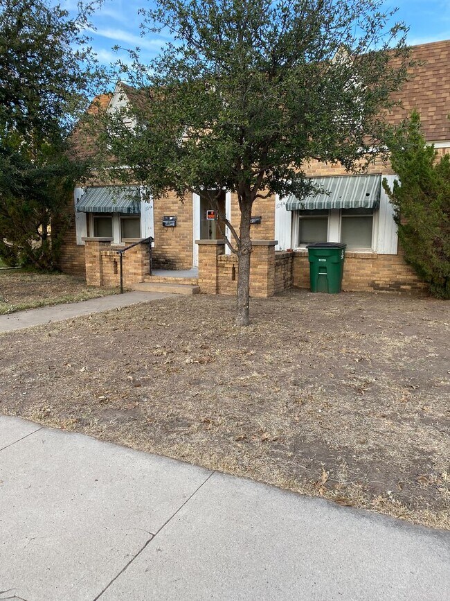 Building Photo - 104 N Jefferson St