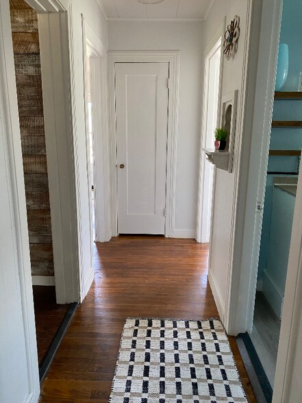 Primary Photo - 1006 SW 5th Ave