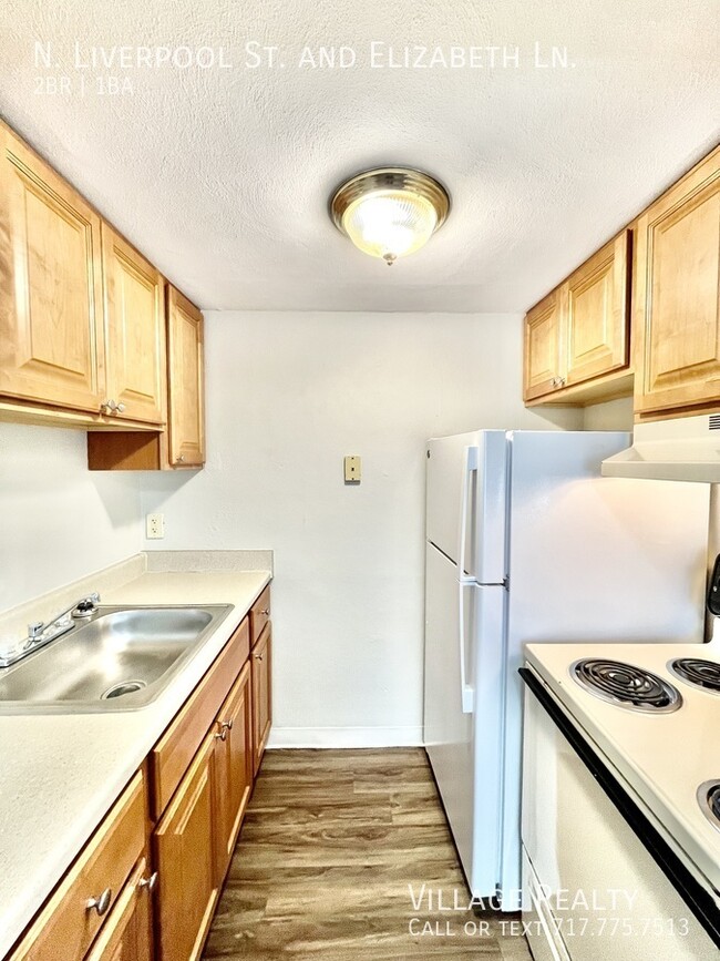 Building Photo - END-unit! Affordable 2-Bed Convenient to I...