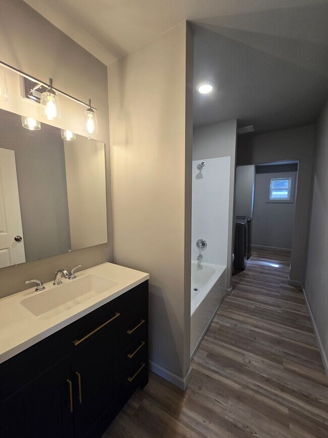 Building Photo - ver5725