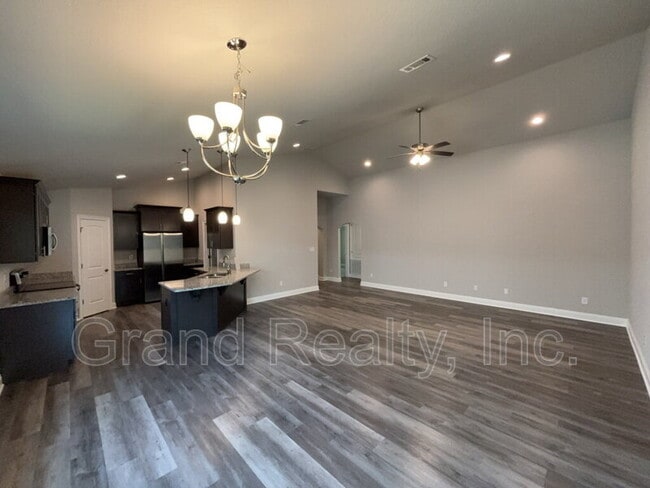 Building Photo - 4483 Watkins St