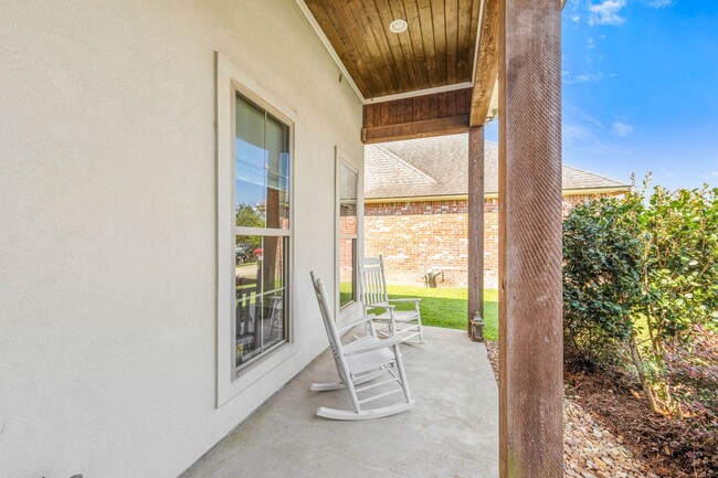 Building Photo - Luxury Living in The Woodlands - COMING SO...