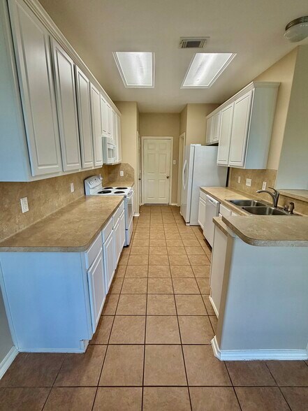 Building Photo - 6312 Stoney Creek Dr