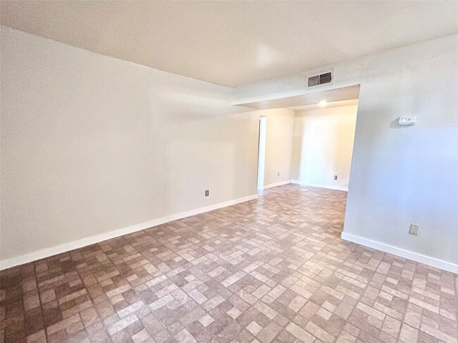 Building Photo - 8201 Richmond Ave.