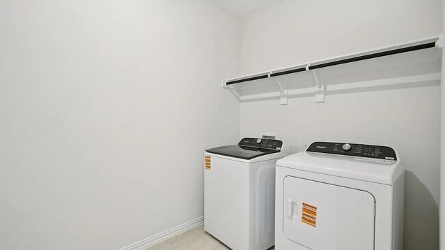 Building Photo - 710 Edgehurst Dr