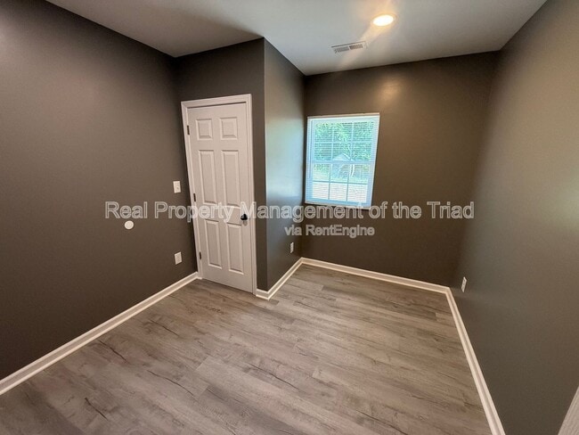 Building Photo - 617 Ross Ave