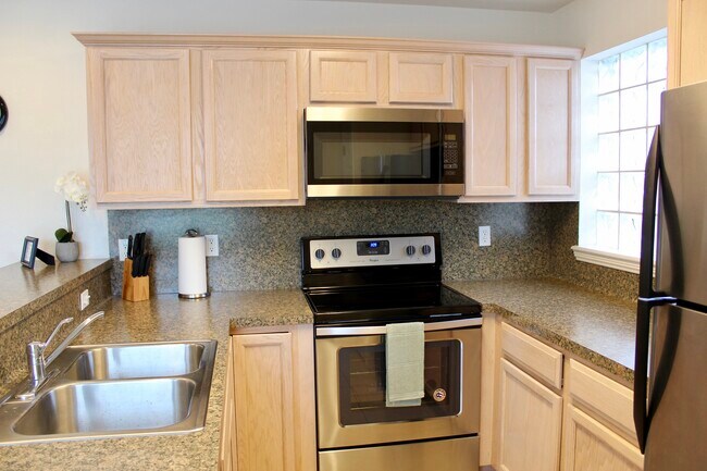 Building Photo - 114 Atol E St