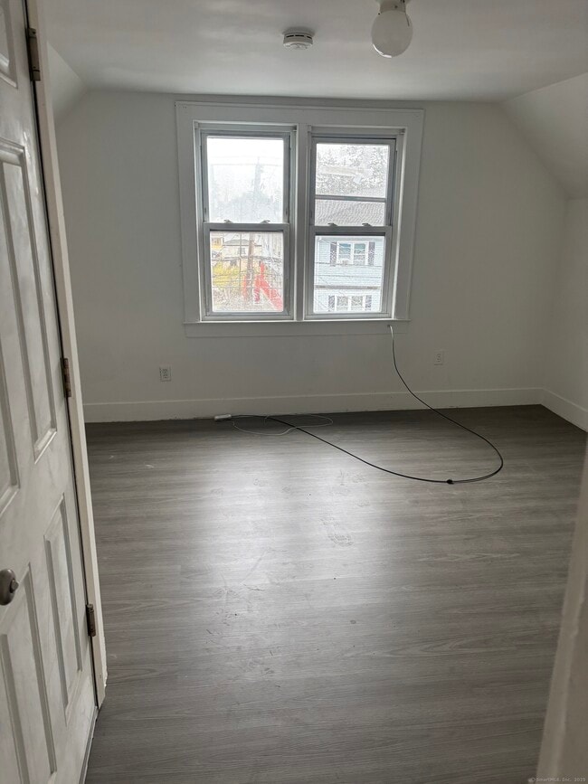 Building Photo - 1275 Howard Ave