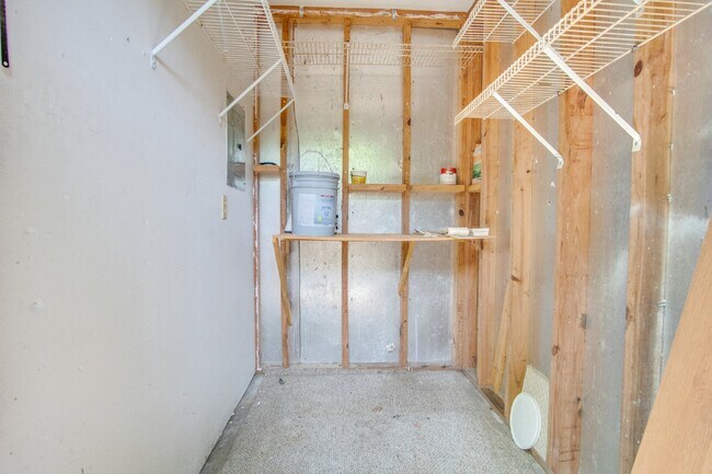 Building Photo - North Pensacola 3BR/2BA Home Near UWF Featuring Vaulted Ceilings & Privacy-Fenced Backyard
