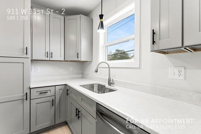 Building Photo - 911 W 31st St