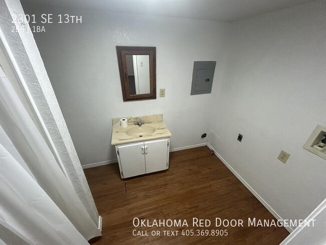 Building Photo - 2301 SE 13th-