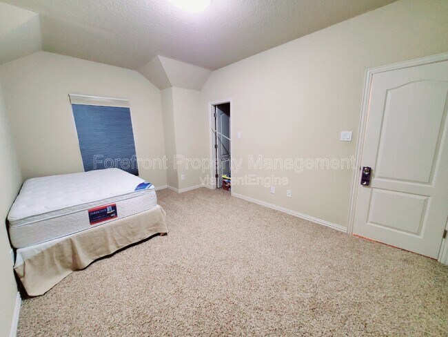 Building Photo - 11927 Jasmine Way