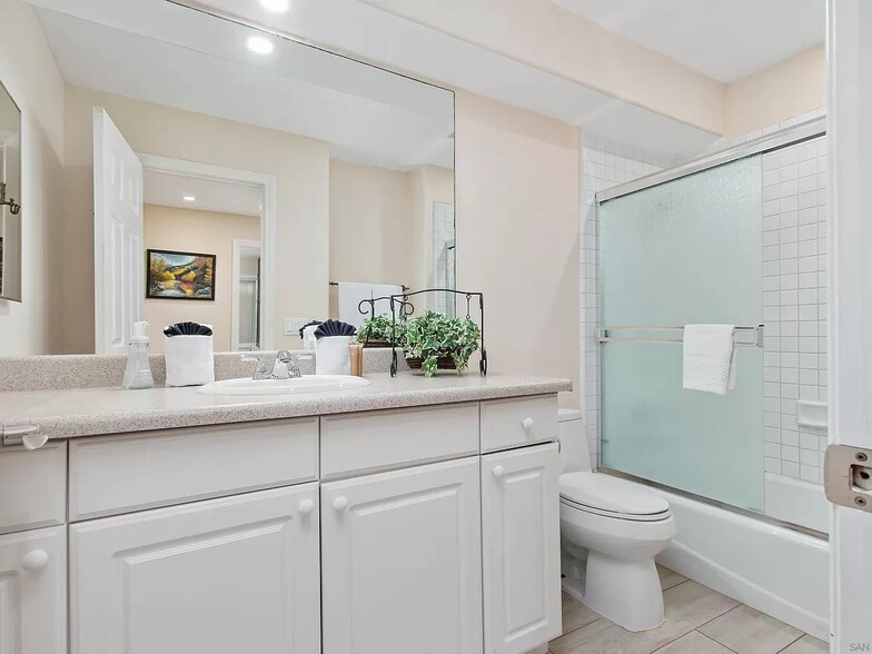 Building Photo - 735 San Fernando Pl
