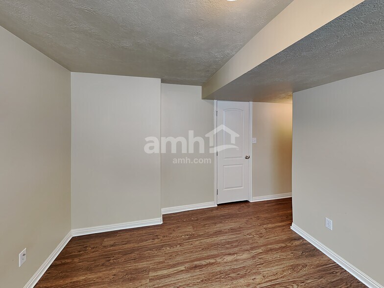 Building Photo - 169 E 2400 S