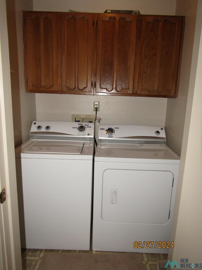 Building Photo - 1913 Villa Dr