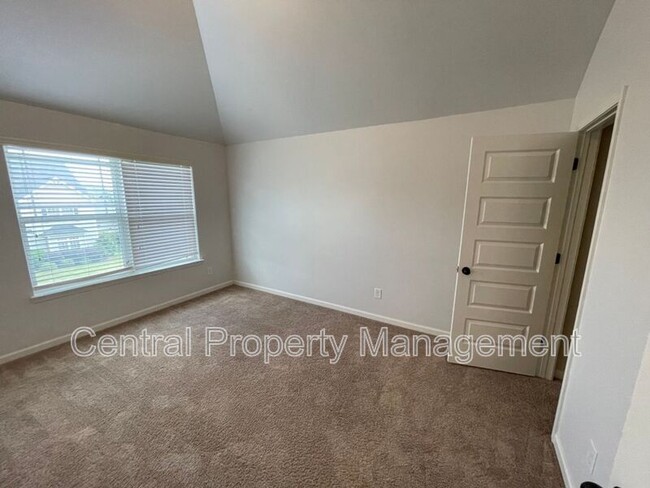 Building Photo - 514 W Holloway Dr