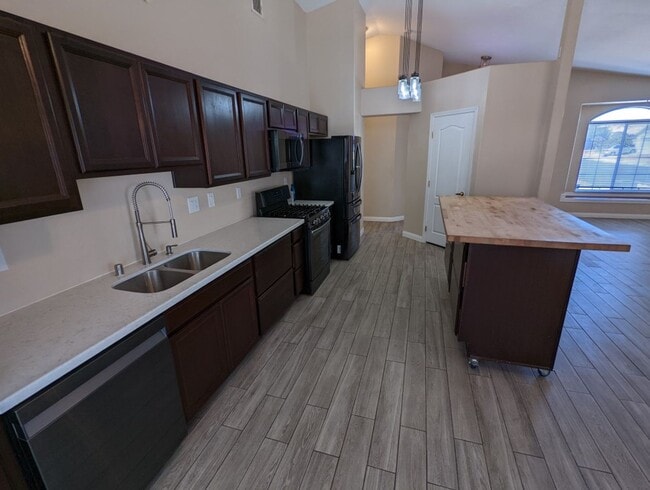 Building Photo - 4932 Dunvegan Ct