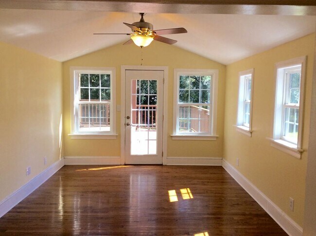 Building Photo - OAK CREST