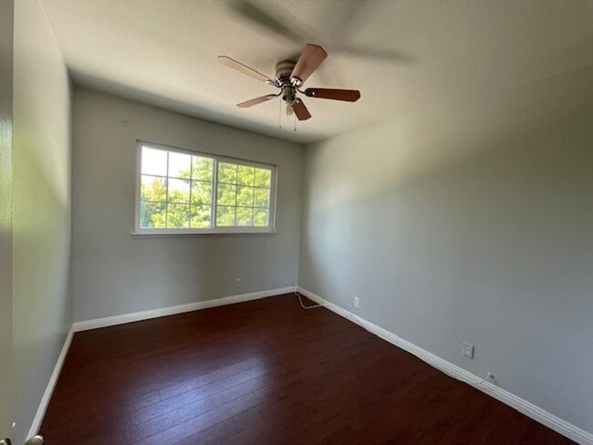 Building Photo - Light Bright 4 bedroom in Irvine