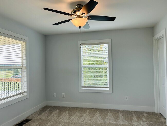 Building Photo - Stunning 4 bedroom 2.5 bath near Downtown Newnan! Must see!