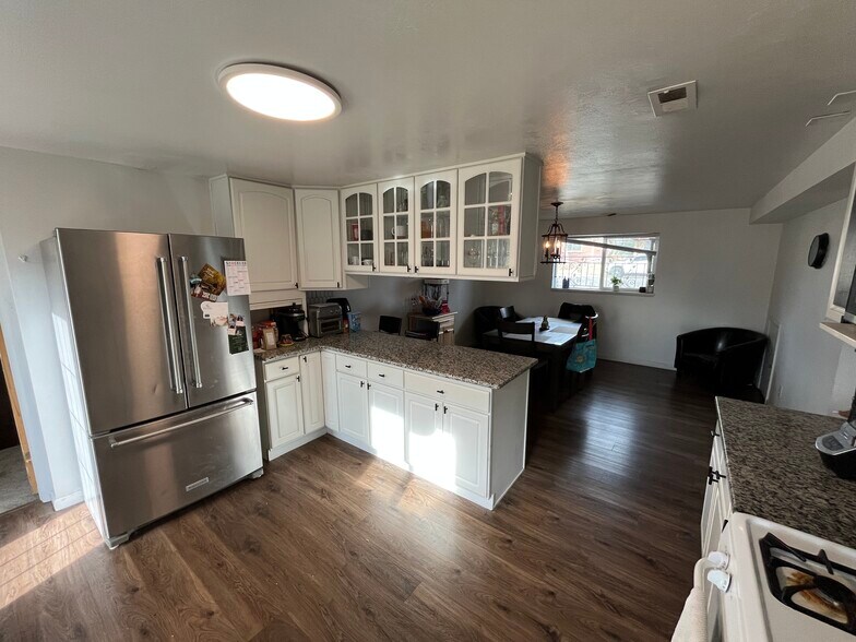 Building Photo - 3226 Gladiola Dr