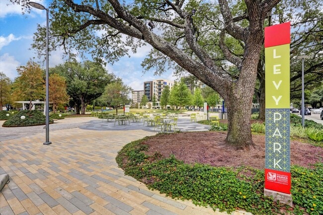 Building Photo - 3815 Wakeforest St