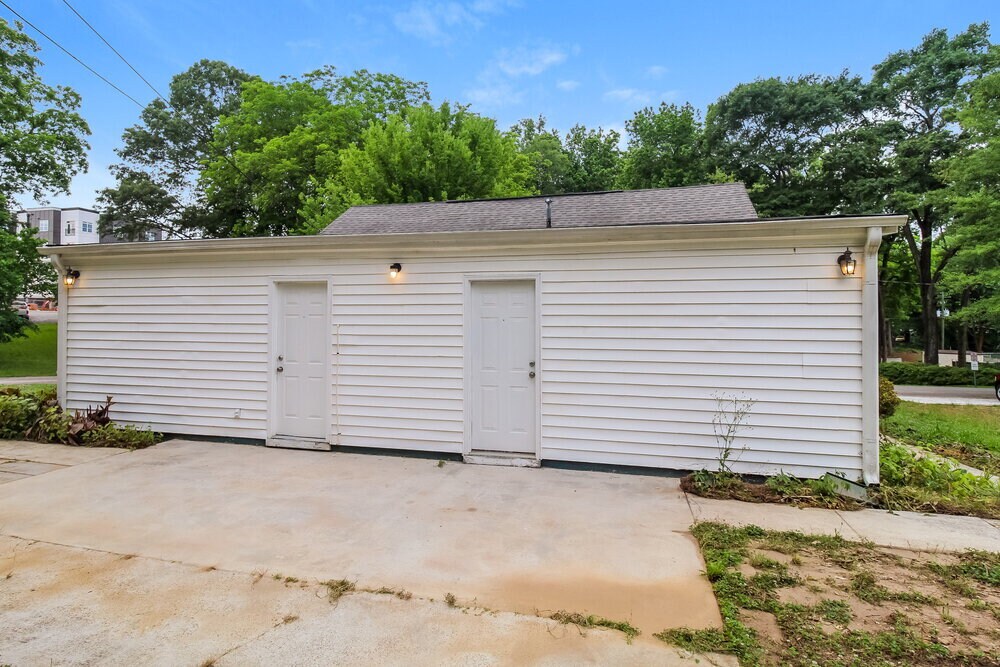 Building Photo - 1135 Clark St