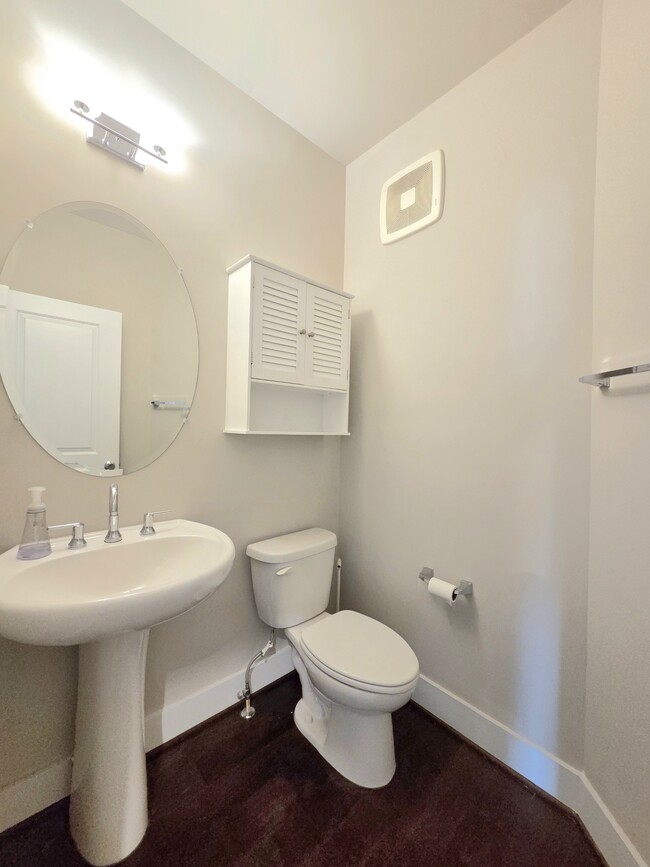 Building Photo - 820 Fern Pl NW