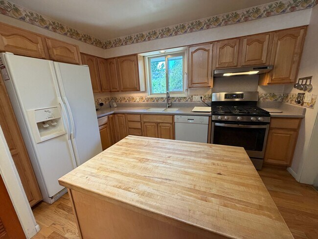Building Photo - 2708 Delwood Ave