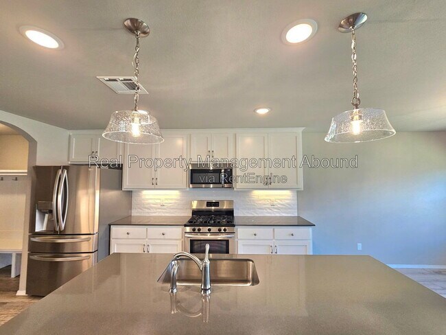 Building Photo - 3706 S 13th Pl