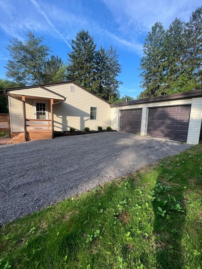 Building Photo - Private retreat in Cranberry offering 3 be...