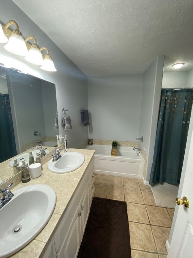 Building Photo - 5413 Nicole Blvd