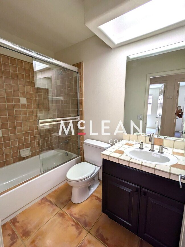 Building Photo - Classic 3 Bedroom Spanish Home with Pool -...