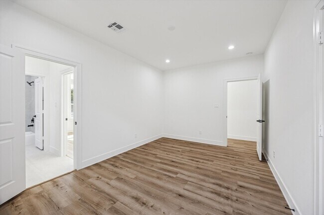 Building Photo - 3719 Lydia St