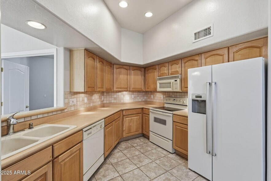 Building Photo - 1747 E Northern Ave