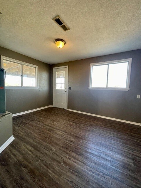 Building Photo - 1514 W Graham Rd