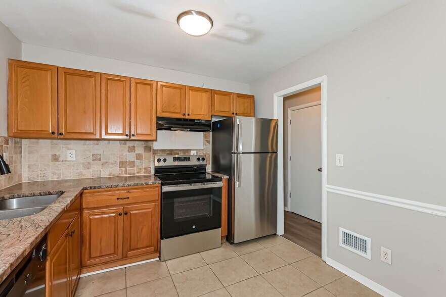 Building Photo - 3592 Riverchase Dr