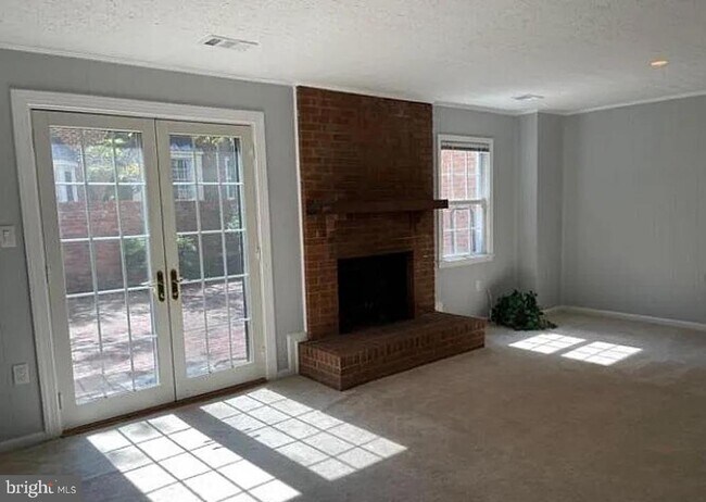 Building Photo - 6633 McLean Ct
