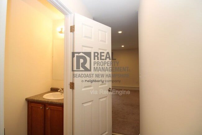 Building Photo - 2 Waverly Dr