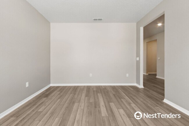 Building Photo - Stunning Northside Home!