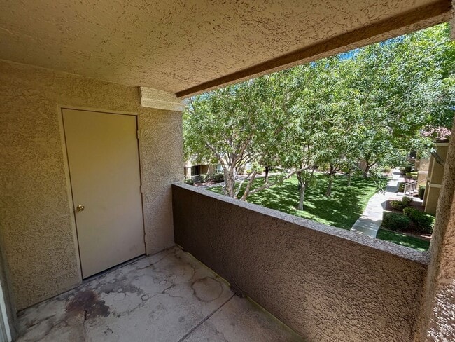 Building Photo - COMFORTABLE TOP FLOOR 1 BEDROOM LOCATED IN...
