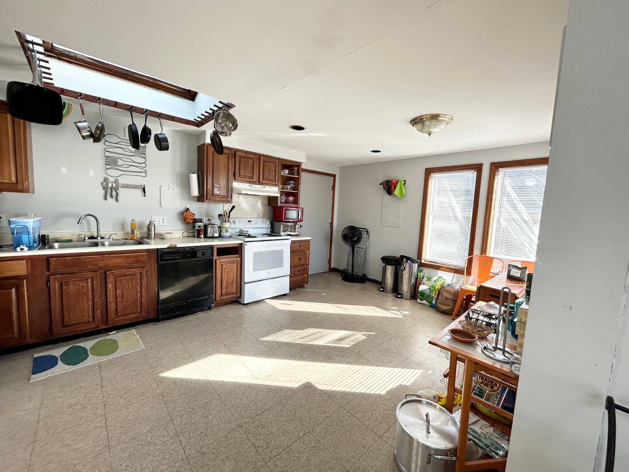 Building Photo - 33 Lawn St