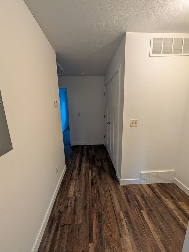 Building Photo - January Rent Free! 3 Bed 2 Bath Townhouse for Rent!