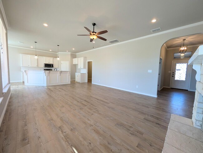 Building Photo - 9609 Hyden Ave