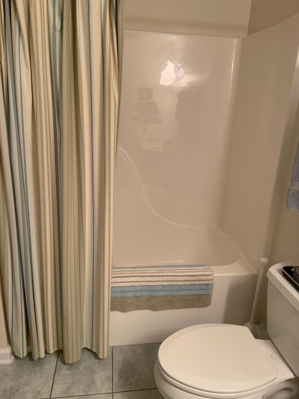 Building Photo - 11 Doris Dr