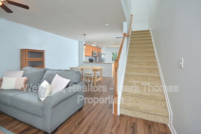 Building Photo - 100 Stratford Lakes Dr